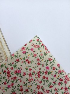 Pochette de costume fleurs Liberty rose