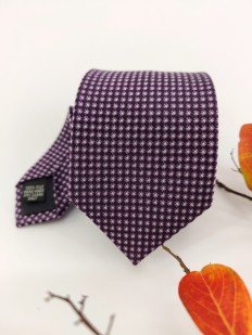 Cravate violette à motifs