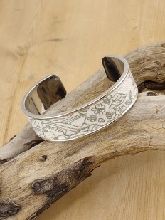 Bracelet manchette laiton et tissu vert sauge