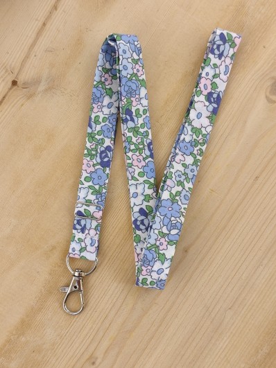 Dragonne porte badge / clés fleurs Sakura bleu