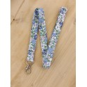 Dragonne porte badge / clés fleurs bleues