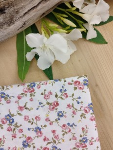 Pochette costume à fleurs roses et bleues