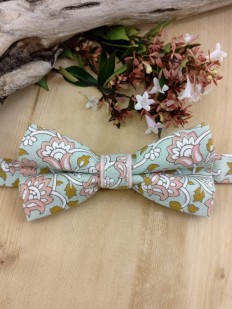 Noeud papillon double vert et rose à fleurs