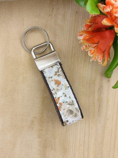 Porte clés cuir et tissu terracotta à fleurs