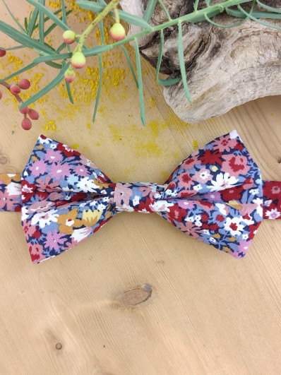 Nœud papillon à fleurs roses et bleues