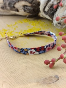 Bracelet tissu bordeaux à fleurs