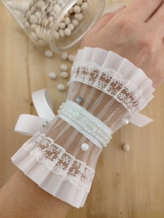 Bracelet manchette large dentelle avec perles et strass