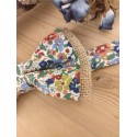 Noeud papillon fleuri et toile de jute pour enfant