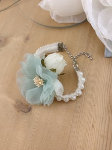 Bracelet ruban perlé et fleur