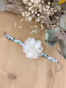 Bracelet tissu fleuri vert avec fleur organza