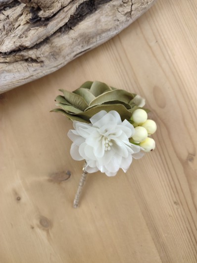 Boutonnière fleur kaki clair et ivoire