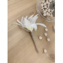 Boutonnière fleur de lys ivoire