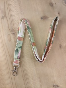 Dragonne porte badge / clés floral