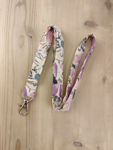 Dragonne porte badge / clés fleuri