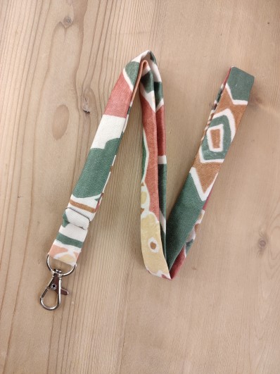 Dragonne porte badge / clés aux motifs abstraits