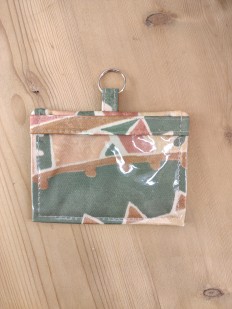 Porte badge motifs abstraits