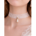 Collier dentelle avec goutte d'eau