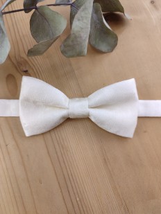 Noeud papillon ivoire façonné pour enfant