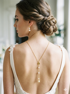 Collier de dos doré et perles baroques