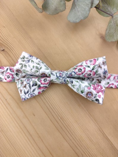 Noeud papillon rose au feuillage vert sauge