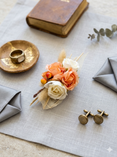Boutonnière Homme Cérémonie – Composition Champêtre Orangée et Crème
