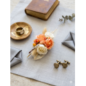 Boutonnière Homme Cérémonie – Composition Champêtre Orangée et Crème