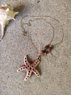Collier Étoile de Mer en résine effet Bois & Perles chêne