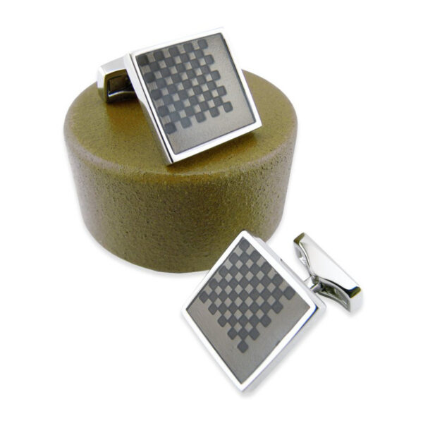 Bouton de manchette carré en émail couleur bronze et rhodium.