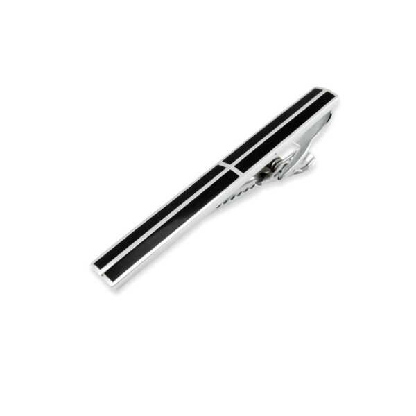 Pince à cravate noire et argent.
