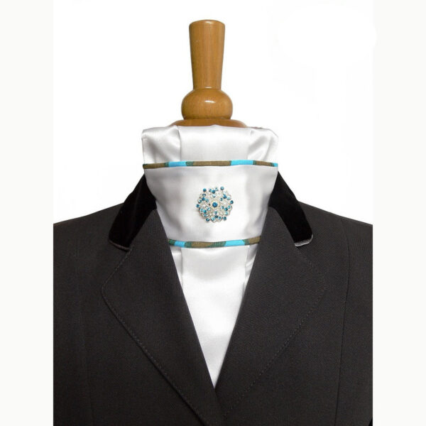 Cravate de dressage perlée