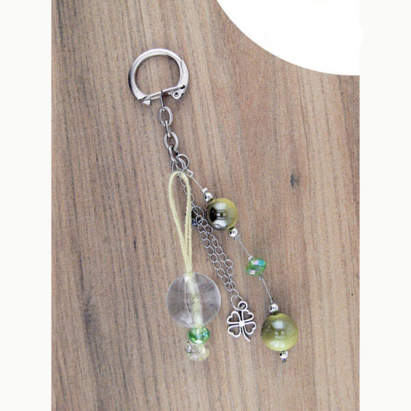 Bijou porte bonheur vert pour licol / sac