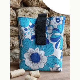 Pochette friandises bleues à fleurs