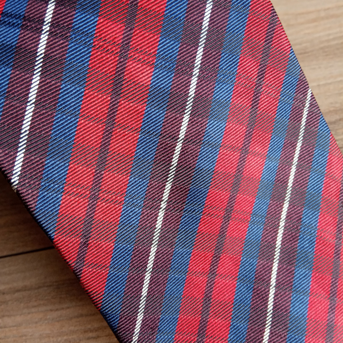 Cravate tartan rouge et marine