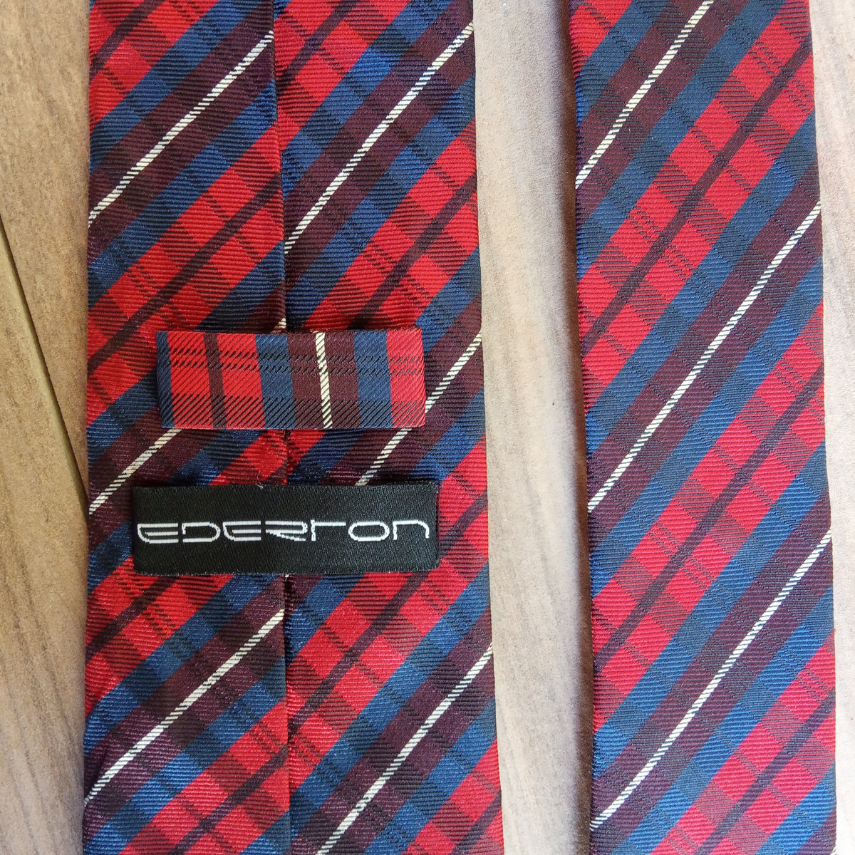 Cravate tartan rouge et marine