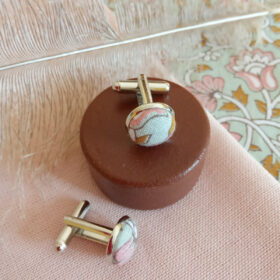 Boutons de manchette vert et rose à fleurs