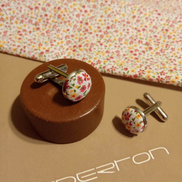 Boutons de manchette vert et rose à fleurs