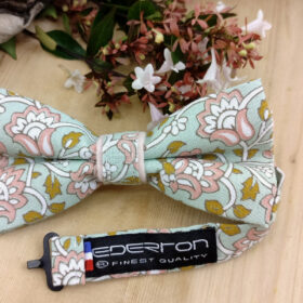 Noeud papillon double vert et rose à fleurs