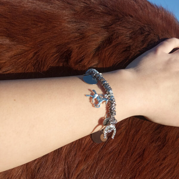 Bracelet cheval à breloques