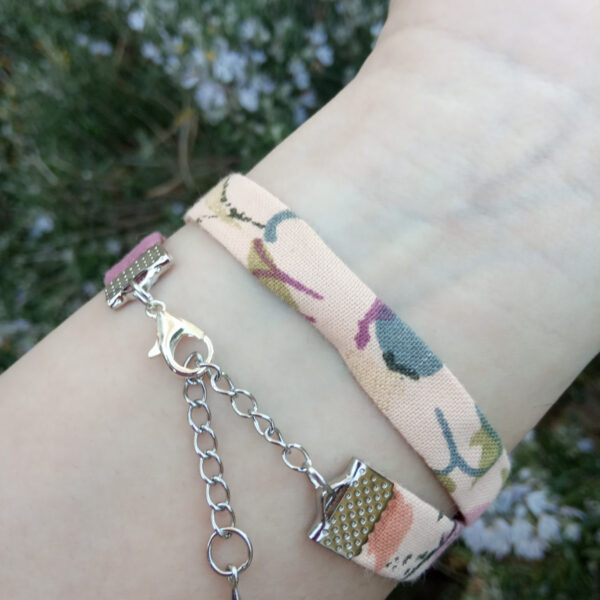 Bracelet tissu avec breloque libellule