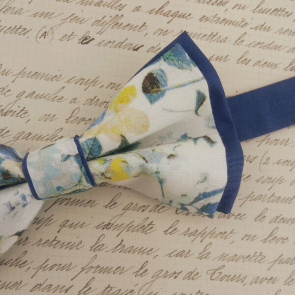 Noeud papillon à fleurs