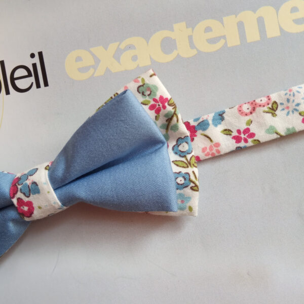 Noeud papillon enfant bleu et Liberty rose
