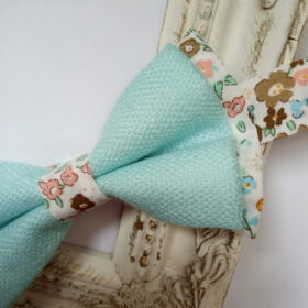 Noeud papillon aigue marine et petites fleurs