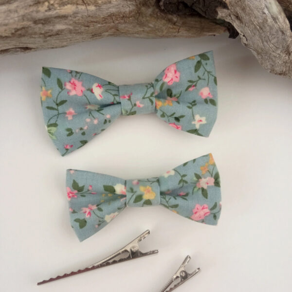 Barrette noeud papillon tissu Liberty bleu