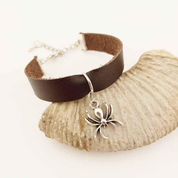 Bracelet cuir et pendentif araignée