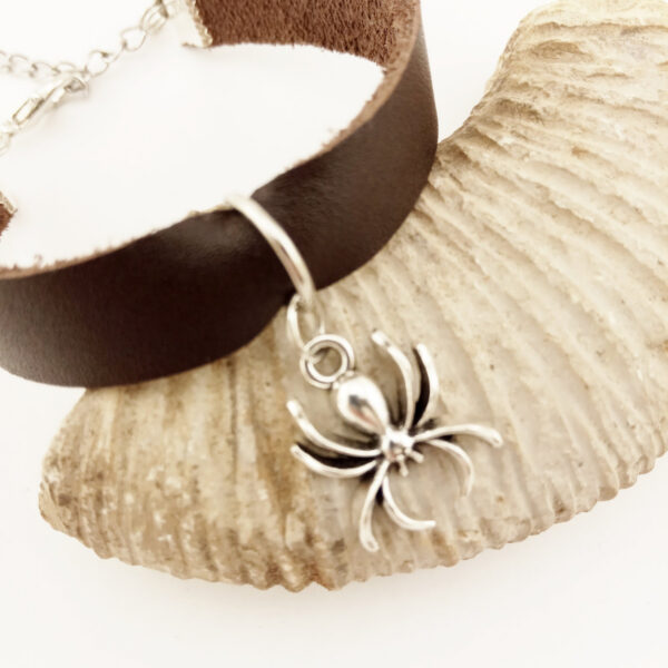 Bracelet cuir et pendentif araignée