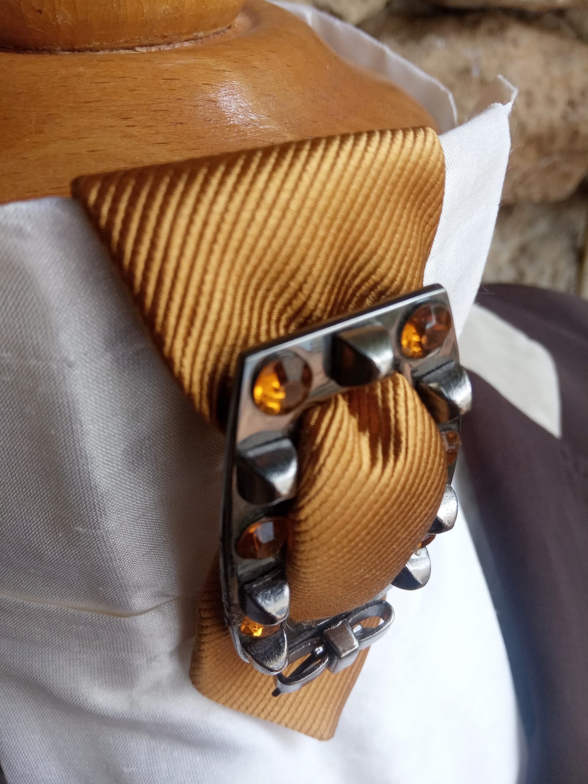 Lavallière avec boucle métal et strass