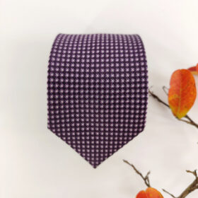 Cravate violette à motifs