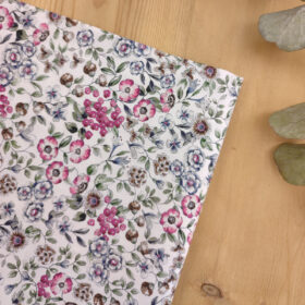 Pochette de costume à fleurs rose et feuillage sauge