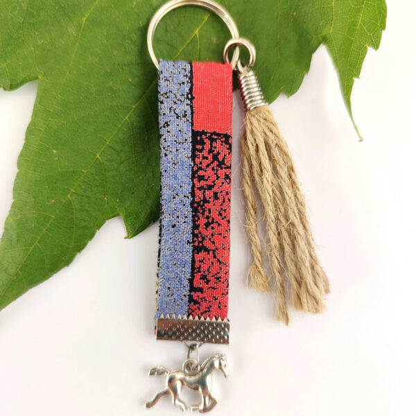 Porte clés Ethnique avec pompon ficelle de jute