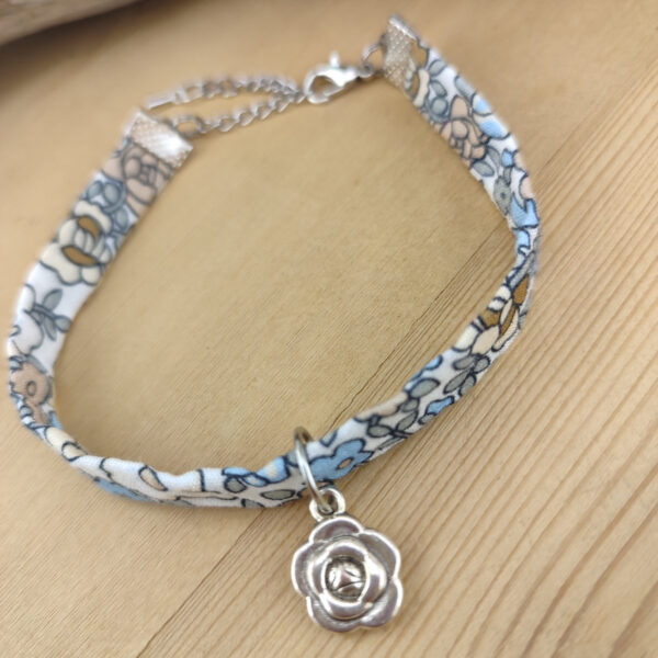 Bracelet Camel et bleu avec breloque fleur